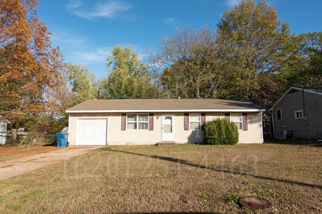 207 Glenwood St in Coffeyville, KS - Building Photo