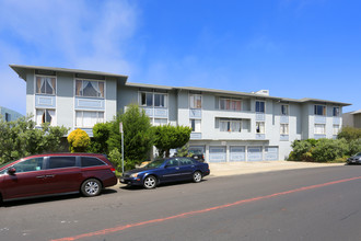 578 Clarinada Ave in Daly City, CA - Foto de edificio - Building Photo