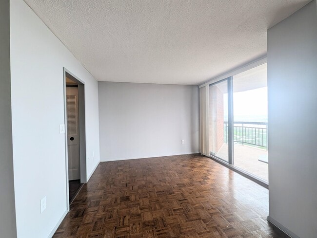 1240 Harmon Cove Tower in Secaucus, NJ - Building Photo - Building Photo
