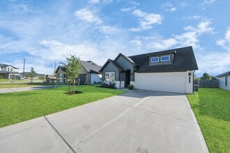 3807 Beltingham Bend Wy in Fulshear, TX - Building Photo - Building Photo