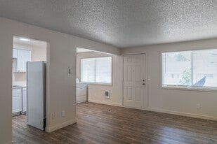 Glen East Apartments in Portland, OR - Building Photo