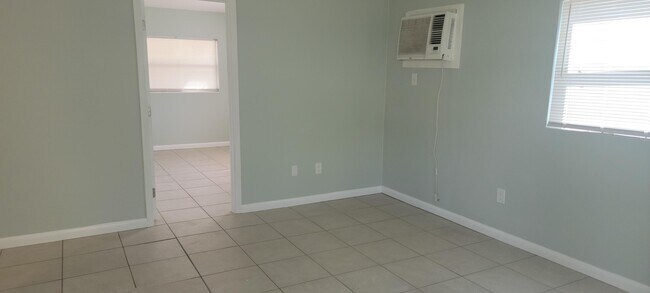 1808 22nd Ave in Vero Beach, FL - Foto de edificio - Building Photo