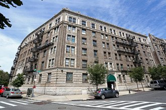 884 Riverside Dr in New York, NY - Building Photo - Building Photo