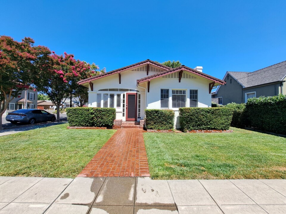 1938 3rd St in Napa, CA - Foto de edificio