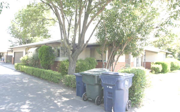 201 Wilbur Ave in Antioch, CA - Foto de edificio - Building Photo