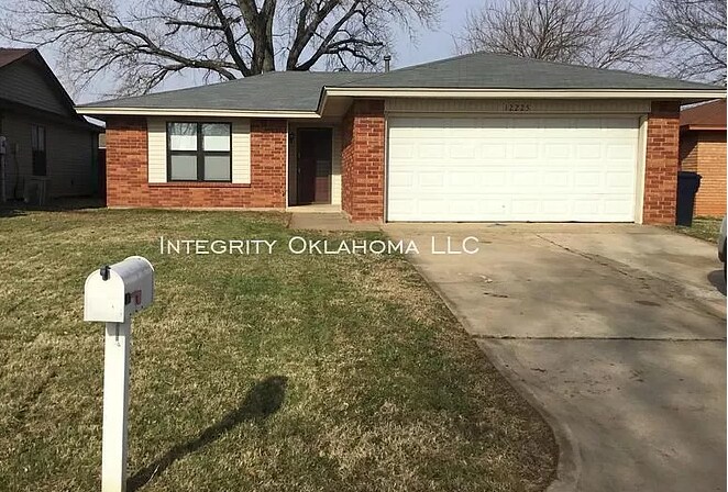 12225 SW 14th St in Yukon, OK - Building Photo