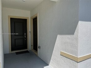 270 SW Tulip Blvd in Port St. Lucie, FL - Building Photo - Building Photo