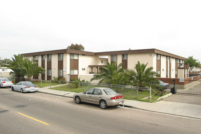 1629 Palm Ave in National City, CA - Foto de edificio - Building Photo