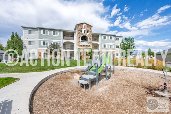 1823 Crest Rd in Saratoga Springs, UT - Building Photo - Building Photo