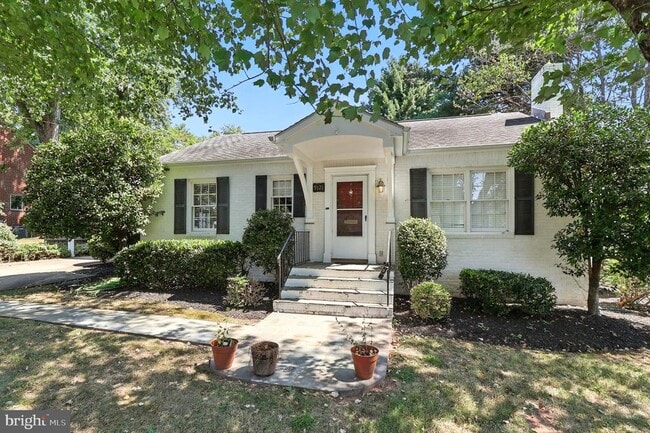 property at 9121 Battle St