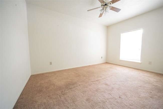 13927 Lynnwood Ln