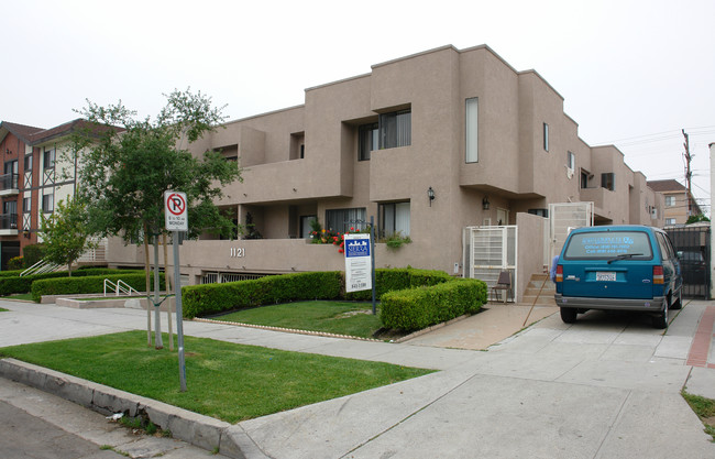 1121 Thompson Ave in Glendale, CA - Foto de edificio - Building Photo