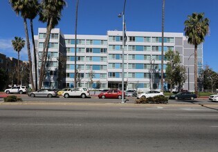 15211 Sherman Way in Los Angeles, CA - Building Photo - Building Photo