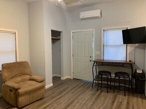 1616 N 2nd St, Unit 1B in Quincy, IL - Building Photo - Building Photo