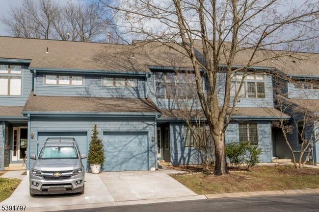 9 Sturbridge Ct in Lambertville, NJ - Building Photo - Building Photo