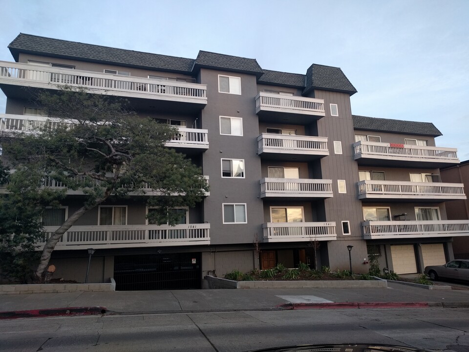 1541 Oxford St, Unit 107 in Berkeley, CA - Foto de edificio