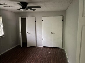 1026 W Brompton Dr in Pearland, TX - Foto de edificio - Building Photo