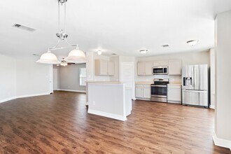 219 Almquist St in Hutto, TX - Foto de edificio - Building Photo