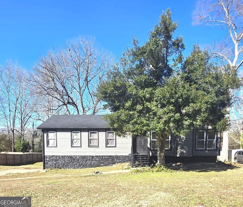 1088 Nimblewood Way in Stone Mountain, GA - Building Photo