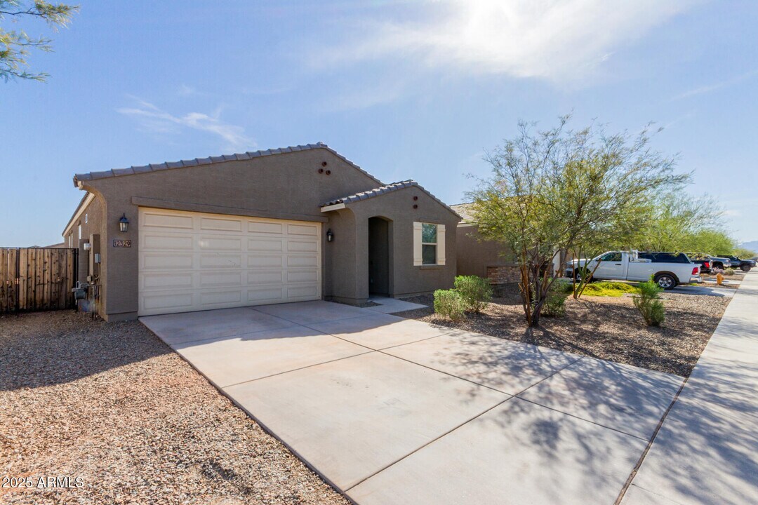 12329 W State Ave in Glendale, AZ - Building Photo