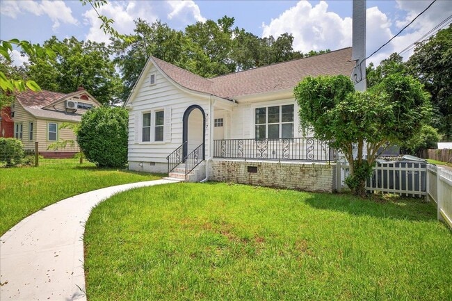 717 E Tennessee St in Tallahassee, FL - Building Photo - Building Photo