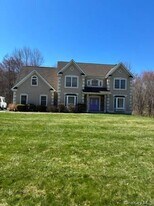 95 Lexington Dr in Newburgh, NY - Building Photo