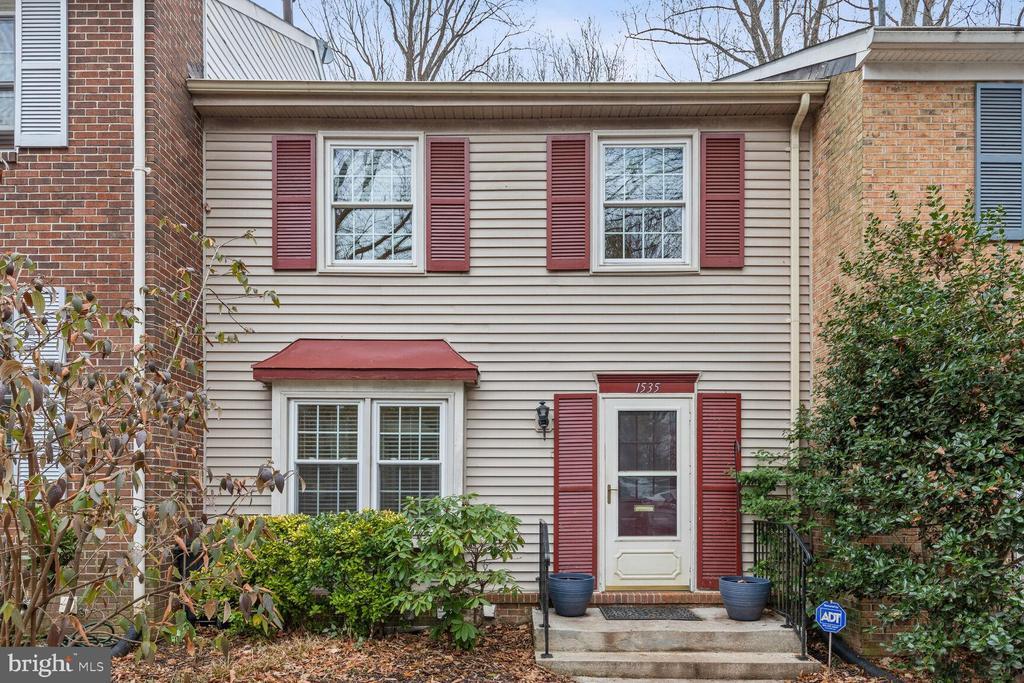 1535 Chatham Colony Ct in Reston, VA - Building Photo