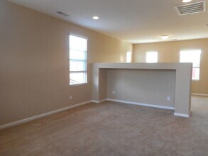 653 W Privado Way in Tracy, CA - Building Photo - Building Photo