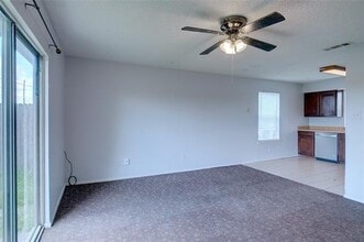 202 Pine Meadow Dr in Kennedale, TX - Building Photo - Building Photo