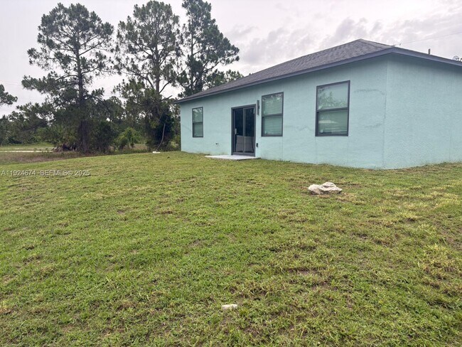 710 Bedford Point Ave in Lehigh Acres, FL - Building Photo - Building Photo