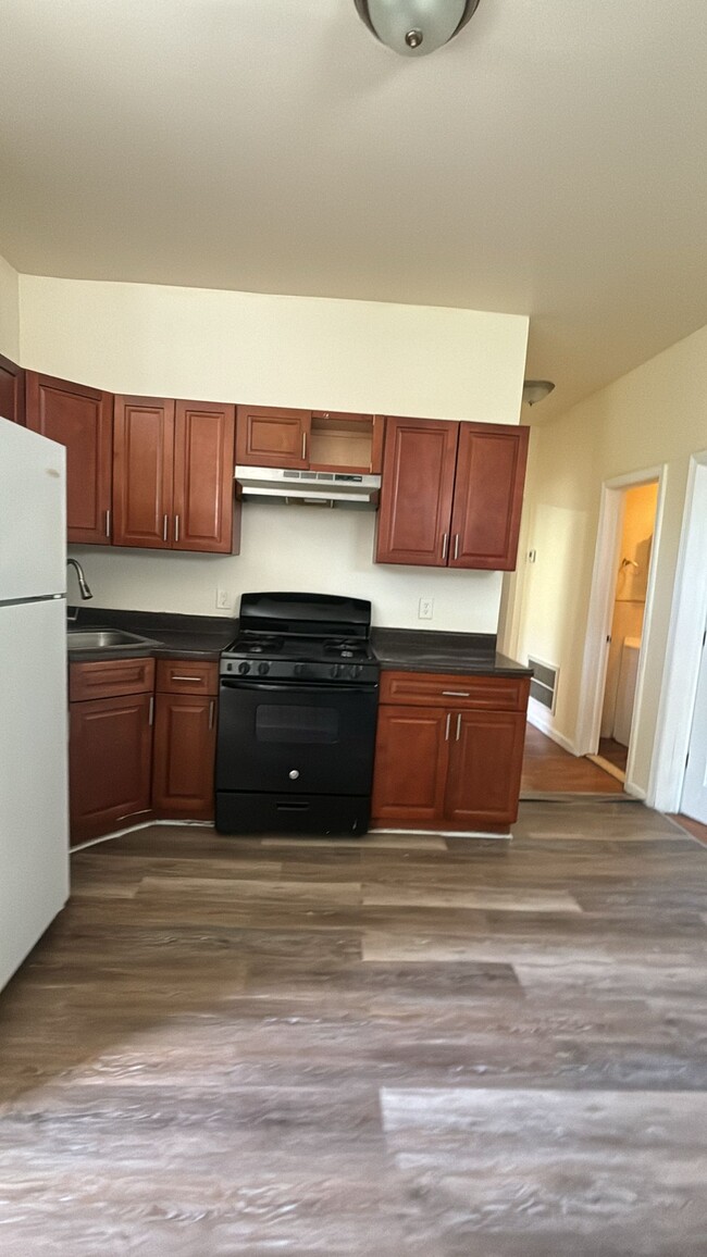 142 Chadwick Ave, Unit 1