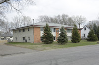 181 79th Way in Fridley, MN - Foto de edificio - Building Photo