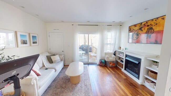 270 Bowen St, Unit 2 in Boston, MA - Building Photo - Building Photo