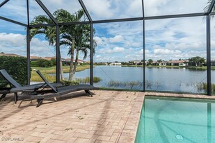 9267 Glenforest Dr in Naples, FL - Building Photo - Building Photo