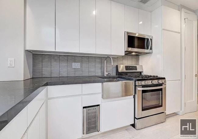 STANTON ST., Unit 5C in New York, NY - Building Photo - Building Photo