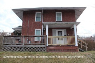 1018 Pennsylvania Ave in Clairton, PA - Building Photo