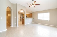 7935 Merchantville Cir in Zephyrhills, FL - Foto de edificio - Building Photo