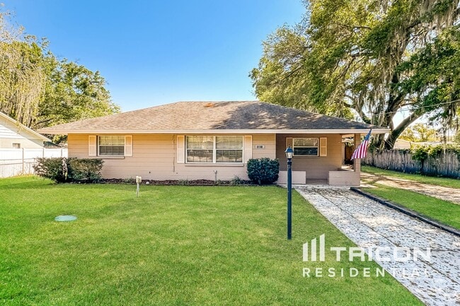 property at 10811 La Vista Loop