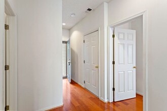 301 Reflection Ln in Hampton, VA - Building Photo - Building Photo