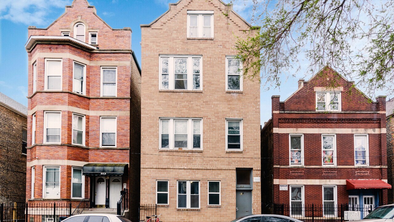 915 W 32nd St in Chicago, IL - Building Photo