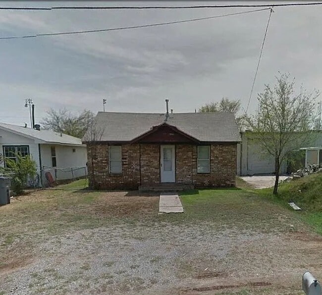 1814 SW F Ave