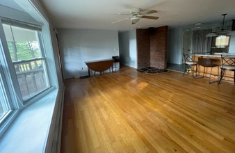 21 Freedom Ln in Topsham, ME - Foto de edificio - Building Photo