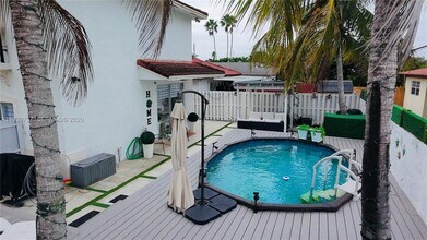 16950 SW 93rd Ave in Palmetto Bay, FL - Building Photo - Building Photo