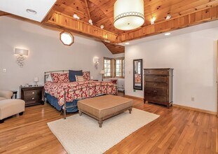 16 Faraway Rd in Armonk, NY - Foto de edificio - Building Photo