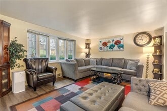 485 Milbeth Dr in Pittsburgh, PA - Building Photo - Building Photo