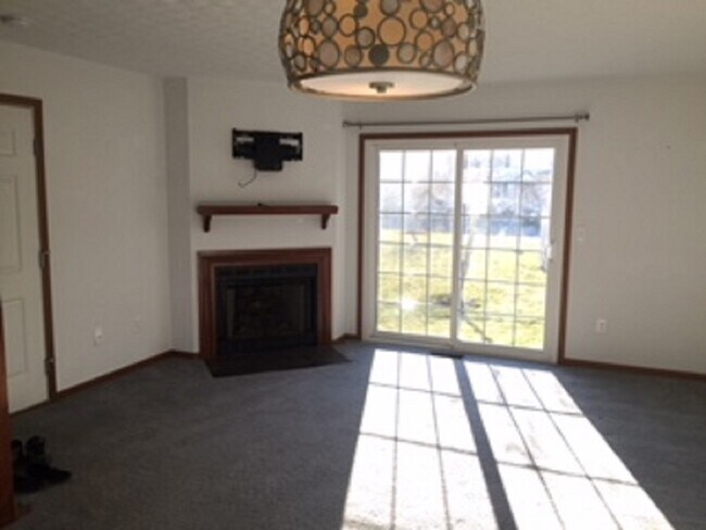1695 Blackhorse Ln in Hilliard, OH - Foto de edificio - Building Photo