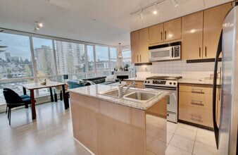 938 Howe St in Vancouver, BC - Building Photo - Building Photo