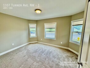 1107 Turner Ave NW in Grand Rapids, MI - Building Photo - Building Photo