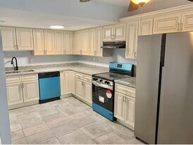 811 Vouray Dr in Kenner, LA - Building Photo