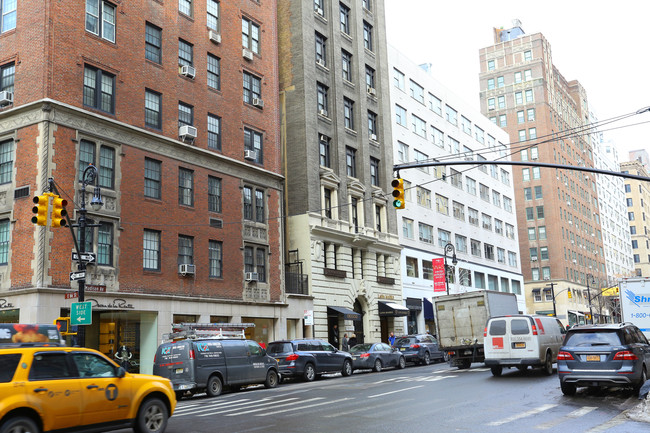 780 Madison Ave in New York, NY - Foto de edificio - Building Photo